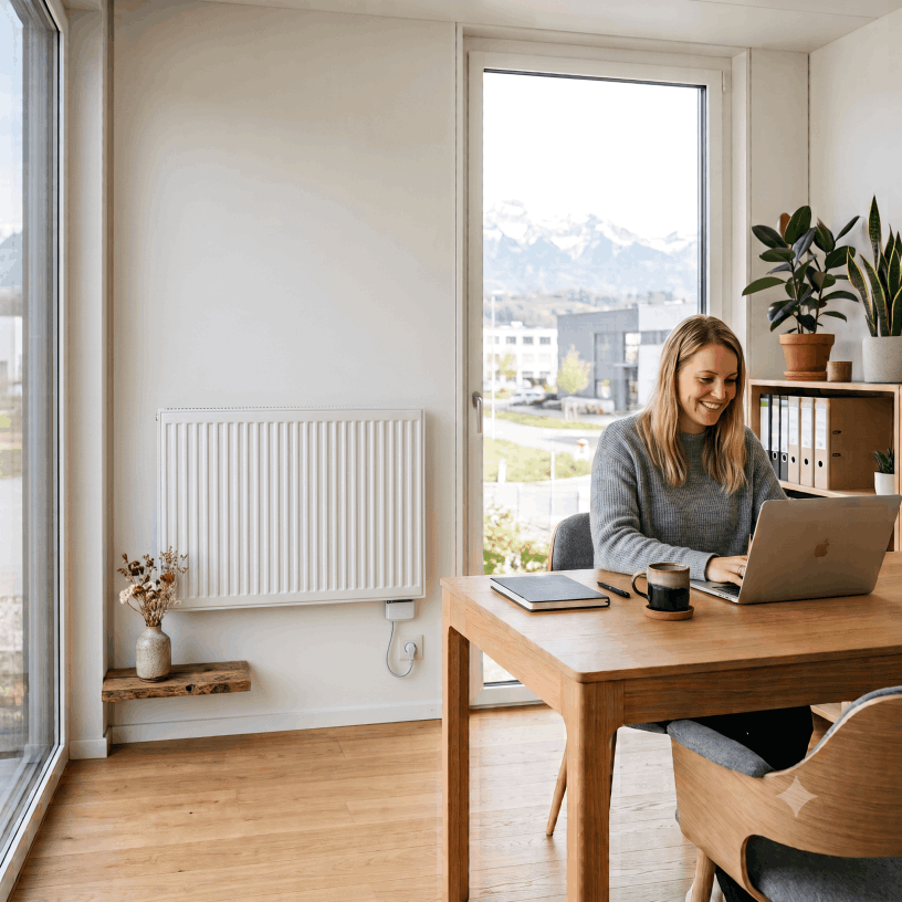 Moderne Eco-Swiss Speicherheizung an einer Wand im Container-Büro